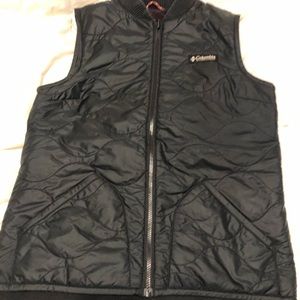 BLACK and RED PLAID FLEECE COLUMBIA VEST SMALL